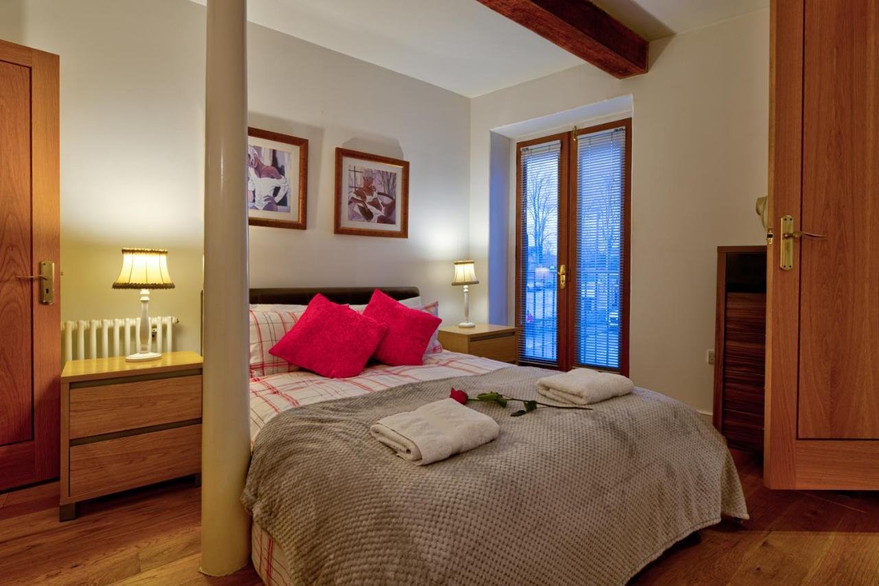Stylish Town Centre Stay - 2-Bed Luxury Suite With Wifi Stamford Bagian luar foto